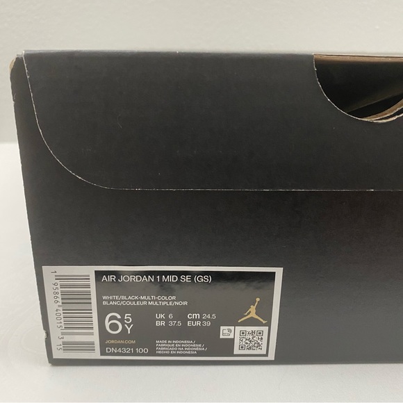 Jordan 1 Mid (GS) Diamond Shorts Sneakers - Picture 8 of 8